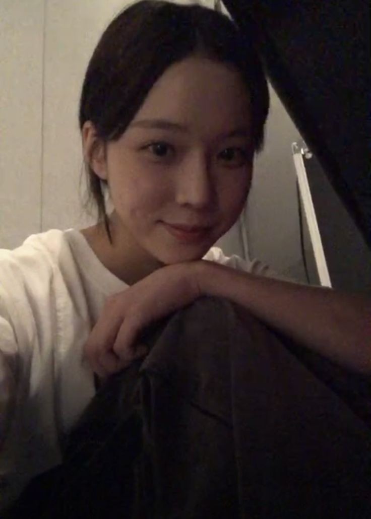 adoremour's tweet image. ㅤ
Kalau makan anggur di bawah mejanya sekarang masih berlaku gak yaa?
ㅤ