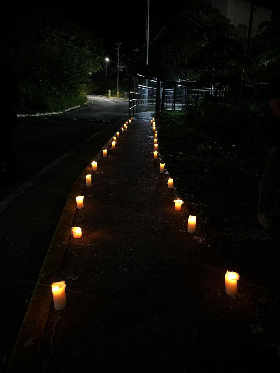RHelicoide's tweet image. #AHORA | DESDE EL RODEO I.📍

Familiares unidos exigen la libertad de sus seres queridos. 

¡BASTA DE TANTO DOLOR, LIBÉRENLOS A TODOS!
#QueSeanTodos #LibertadParaTodos