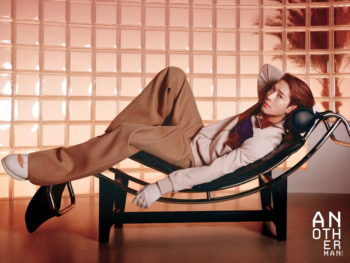 spinorbinmusic's tweet photo. ✨📸 Jackson Wang delivers flawless, perfection-level looks on the cover of Another Man — Issue 16 👑💫
High fashion energy, effortless cool, and pure star power 😍🔥
#JacksonWang #AnotherMan #Issue16 #CoverStar https://t.co/9d19cOVuxQ