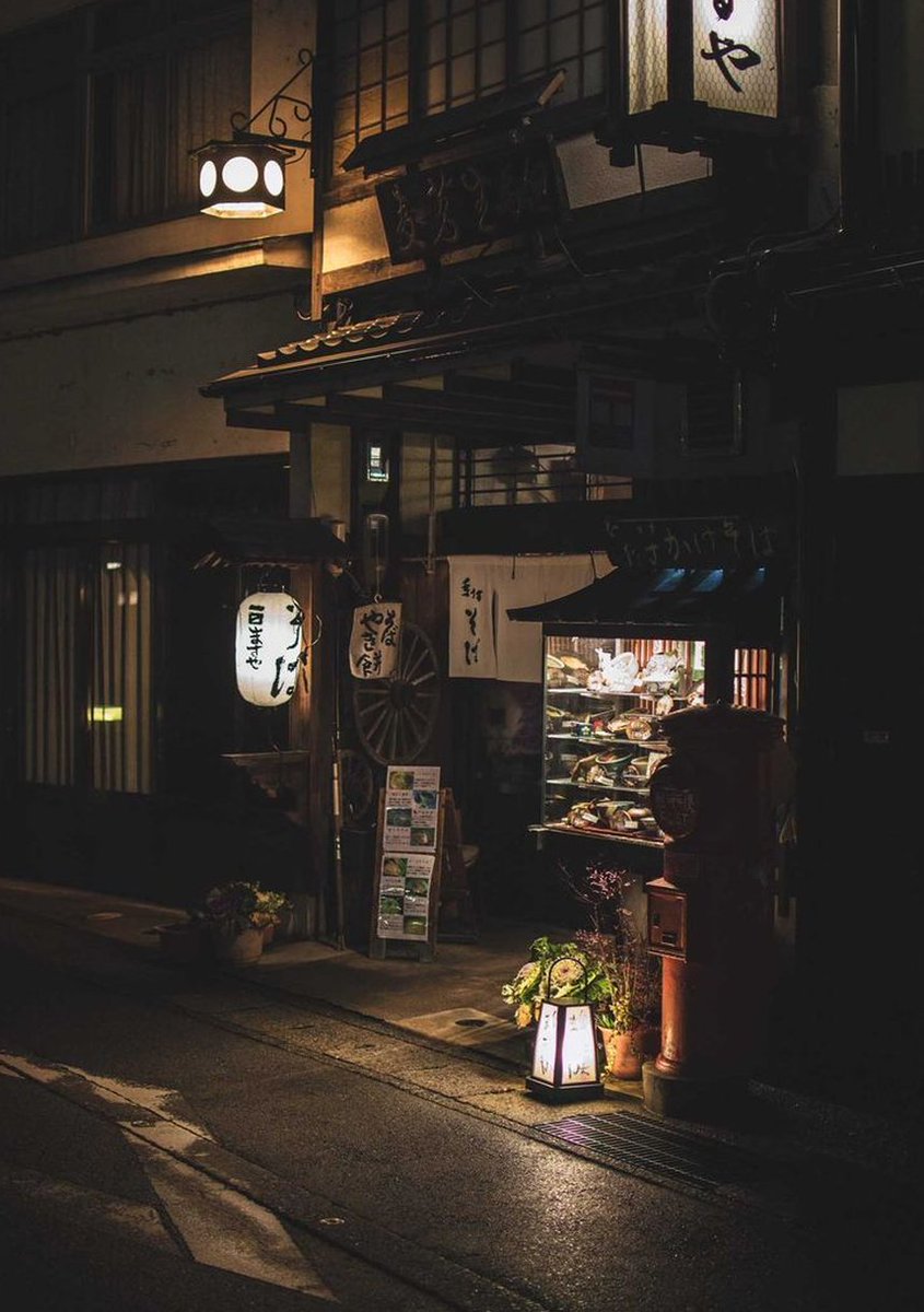 will_03's tweet image. コーヒーショップで作業してたら、隣のカップルの会話が気になって集中できなかった 👨‍🦲