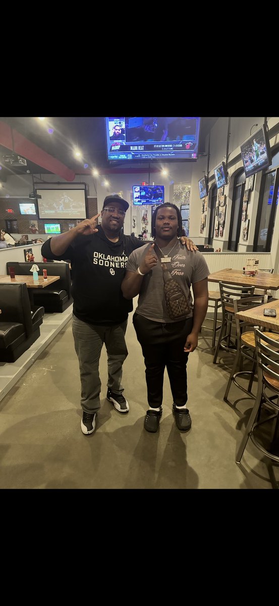 Deven Robertson tweet media