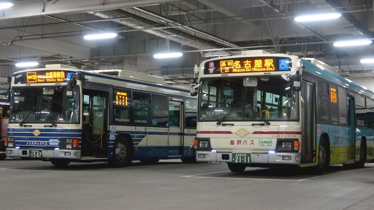 Aimyu_RailMov's tweet photo. ふとHDDを整理整頓していたら、名古屋市BTにて撮影した身に覚えのない1枚を発掘。当時は今ほど関心がなかったが、無きNS-51とツーショットに仕上げた自身を褒めたい。
2022年12月29日 撮影
#nbus https://t.co/qHgObs6Ewf