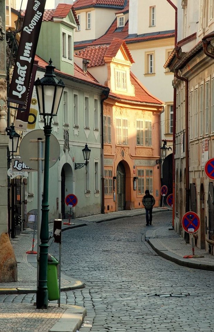 maximecomont's tweet image. コンビニのレジが混んでて時間かかった 🍑