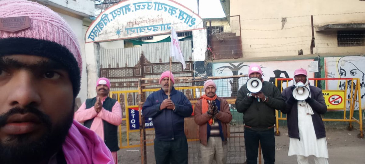 जयगुरुदेव 
शाकाहार ही जीवन का मर्म है 
#जहां_दया_तहां_धर्म_है
सेवा में शर्म नहीं जुनून चाहिए।
प्रेमियों आइए और सेवा दीजिए।
जयगुरुदेव