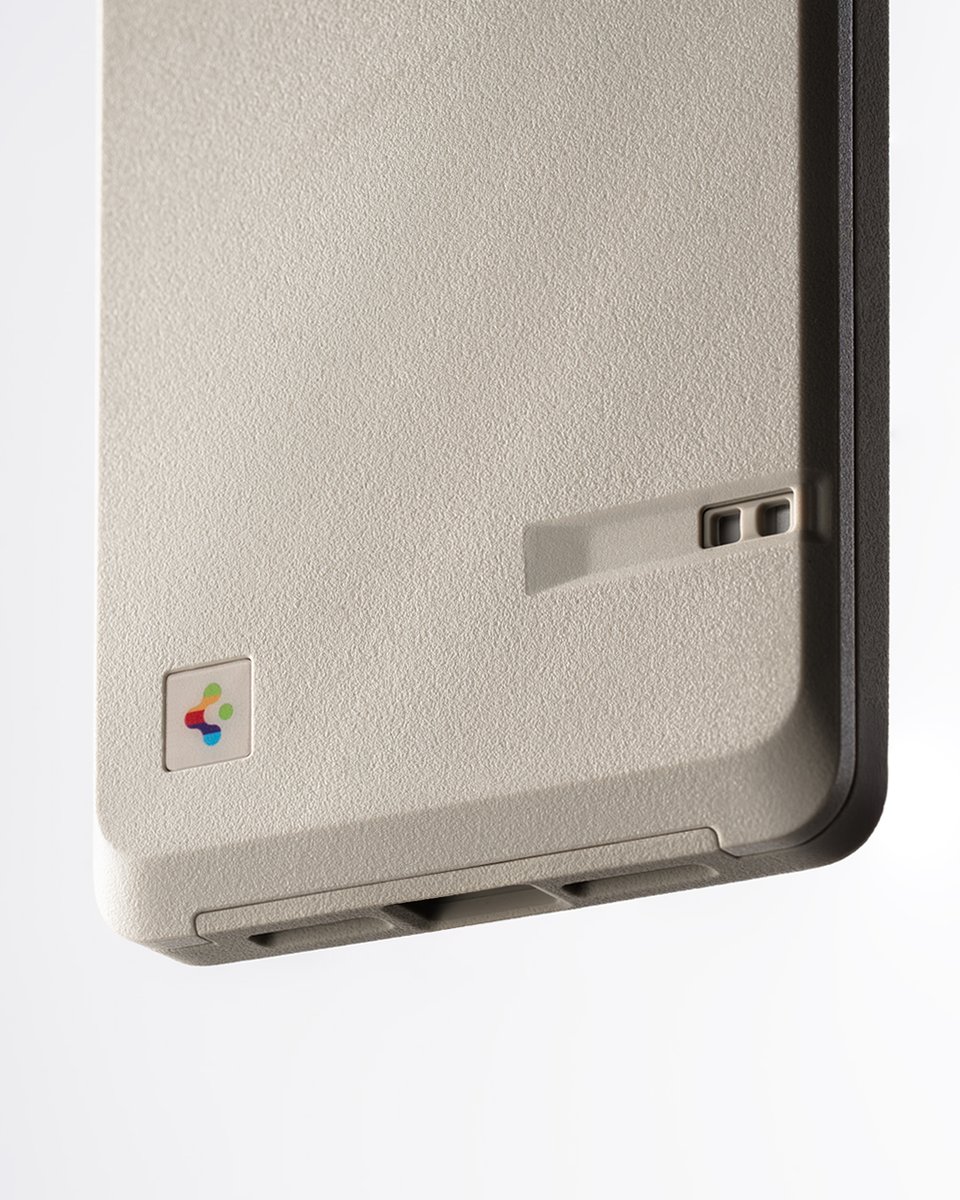 spigen's tweet image. a closer look.