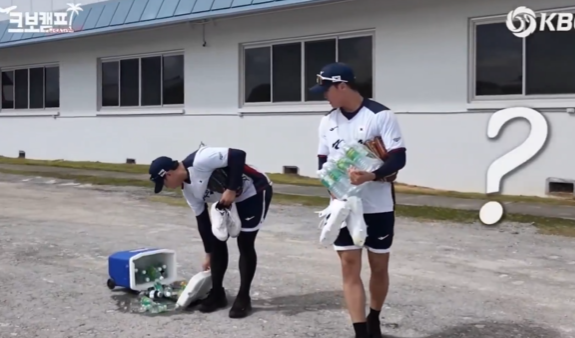 ㅠㅠ
우리집 애 밖에 나가자마자 아박 뿌순 거 어캄
다른 형들: 찬승이가 방송을 아네,, 웅성웅성
원태인: 찬승아 월급에서 공제한다