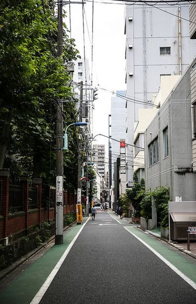 ducenburg's tweet image. 電車で隣に座った人が読んでいる雑誌の記事が面白そうで、ちらちらと視線を送ってしまった 💦