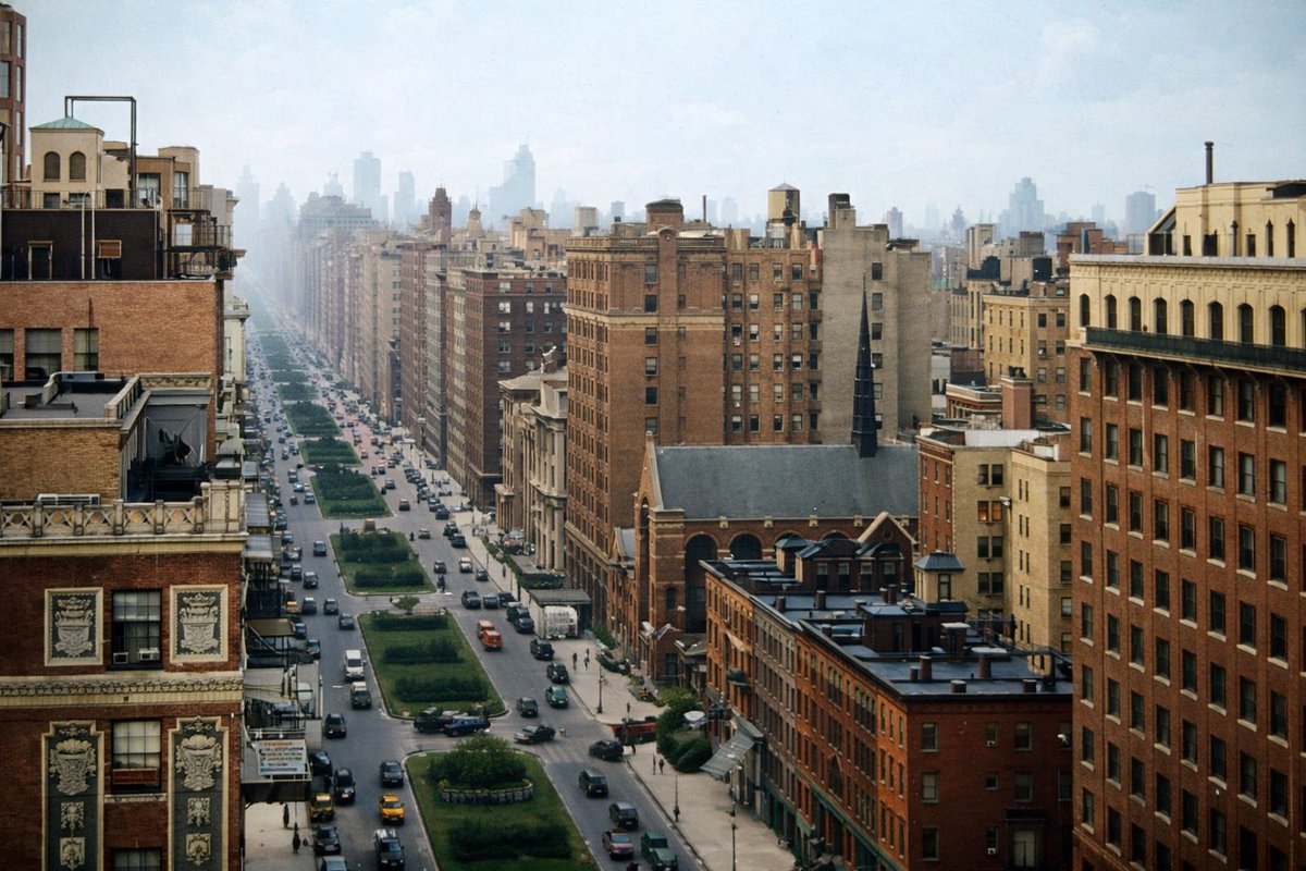 andruyeung's tweet image. Park Avenue in the 1800s was literally a park

They covered up the railroad tracks running down the middle and turned it into a landscaped garden.

Families could stroll through. People would hang out in the middle of what’s now one of the most expensive streets in the world.…