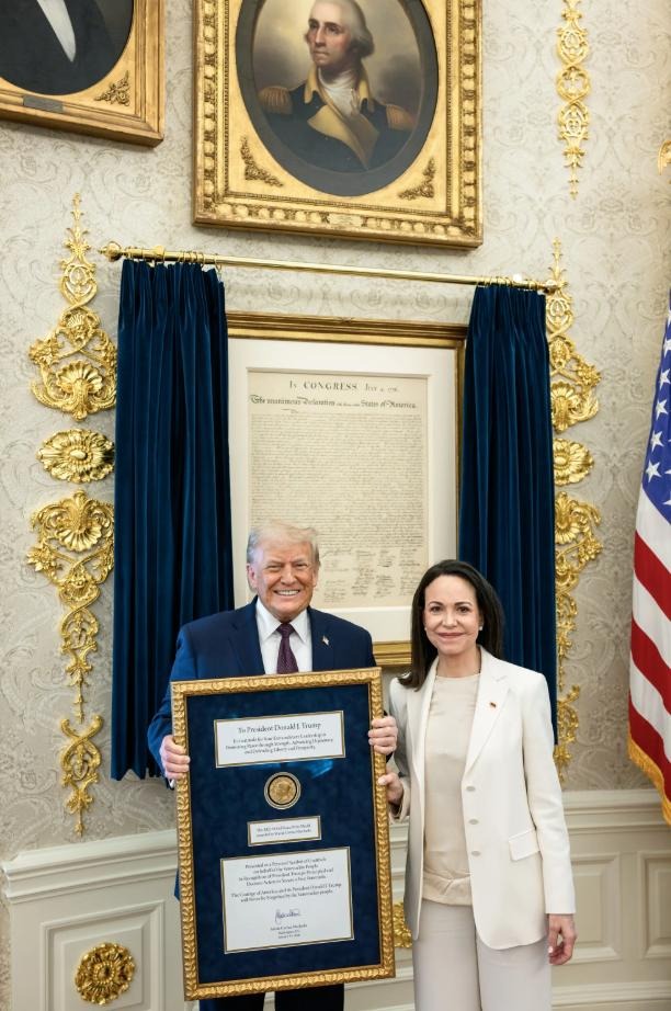 wikileaks's tweet image. President Donald Trump has accepted the 2025 Nobel “Peace” Prize from awarded winner María Machado. The fate of the $1.15m monetary award remains outstanding. Will the monetary transfer to Machado be blocked as an unlawful “gross misappropriation,” (as argued in Julian Assange’s…