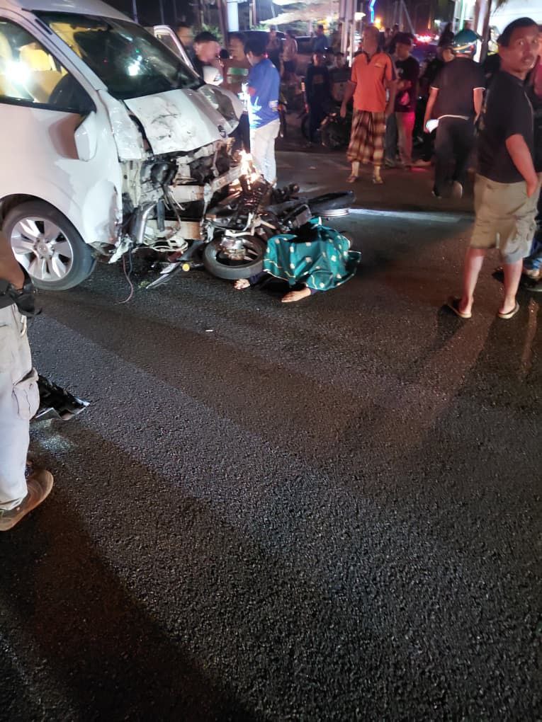 mynewshub's tweet image. Moga Pemandu Van Ke Neraka....Bila Melanggar Lampu Merah Menjadi Satu Budaya Dan Pihak Berkuasa Tak Buat Apa Untuk Perbetulkan Keadaan.....Maka Kejadian Seperti Ini Terus Berulang Di Malaysia......Menteri Dan Kerajaan Tidur...

Buat la sesuatu untuk banteras perangai pemandu…