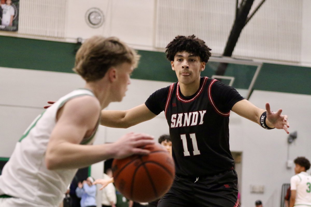 SandyPost's tweet image. More photos from Sandy’s 63-62 win over Reynolds to open Mt. Hood Conference play
Story: theoutlookonline.com/2026/01/14/san…