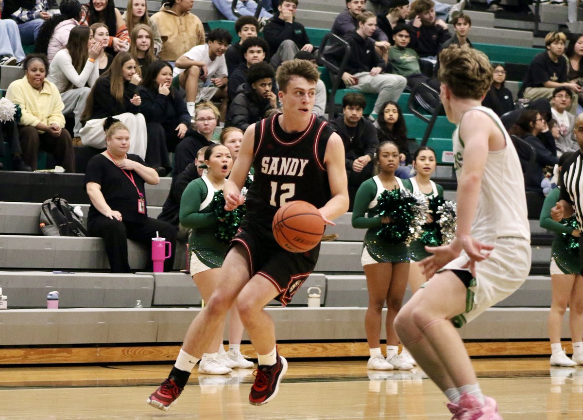SandyPost's tweet image. More photos from Sandy’s 63-62 win over Reynolds to open Mt. Hood Conference play
Story: theoutlookonline.com/2026/01/14/san…