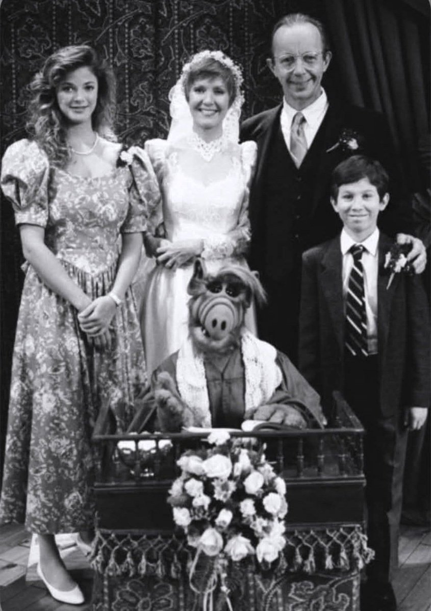 lippyent's tweet image. Can you name this TV Series 📺 from just this shot? Hmm 🤔 ?¿