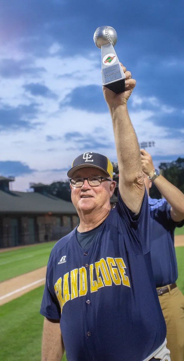BASEBALLGL's tweet image. Celebrating National Hat Day! @MHSBCA1 I think we know which team has the best hat in the state👀👇@glhsathletichof