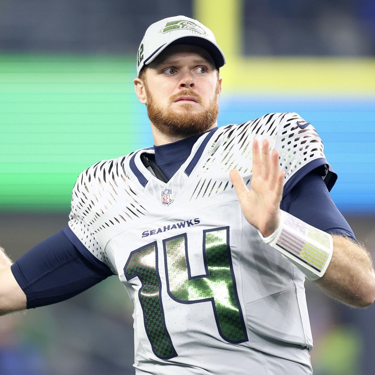 HolyRollerNFL's tweet image. 🔔¡ÚLTIMO MOMENTO! El QB Sam Darnold ha sido agregado al informe de lesiones con un problema oblicuo y es cuestionable para el juego del sábado contra los 49ers.

Drew Lock es el suplente si los #Seahawks necesitan un QB para la Ronda Divisional de los Playoffs #NFL. ¡WOW!🤯
