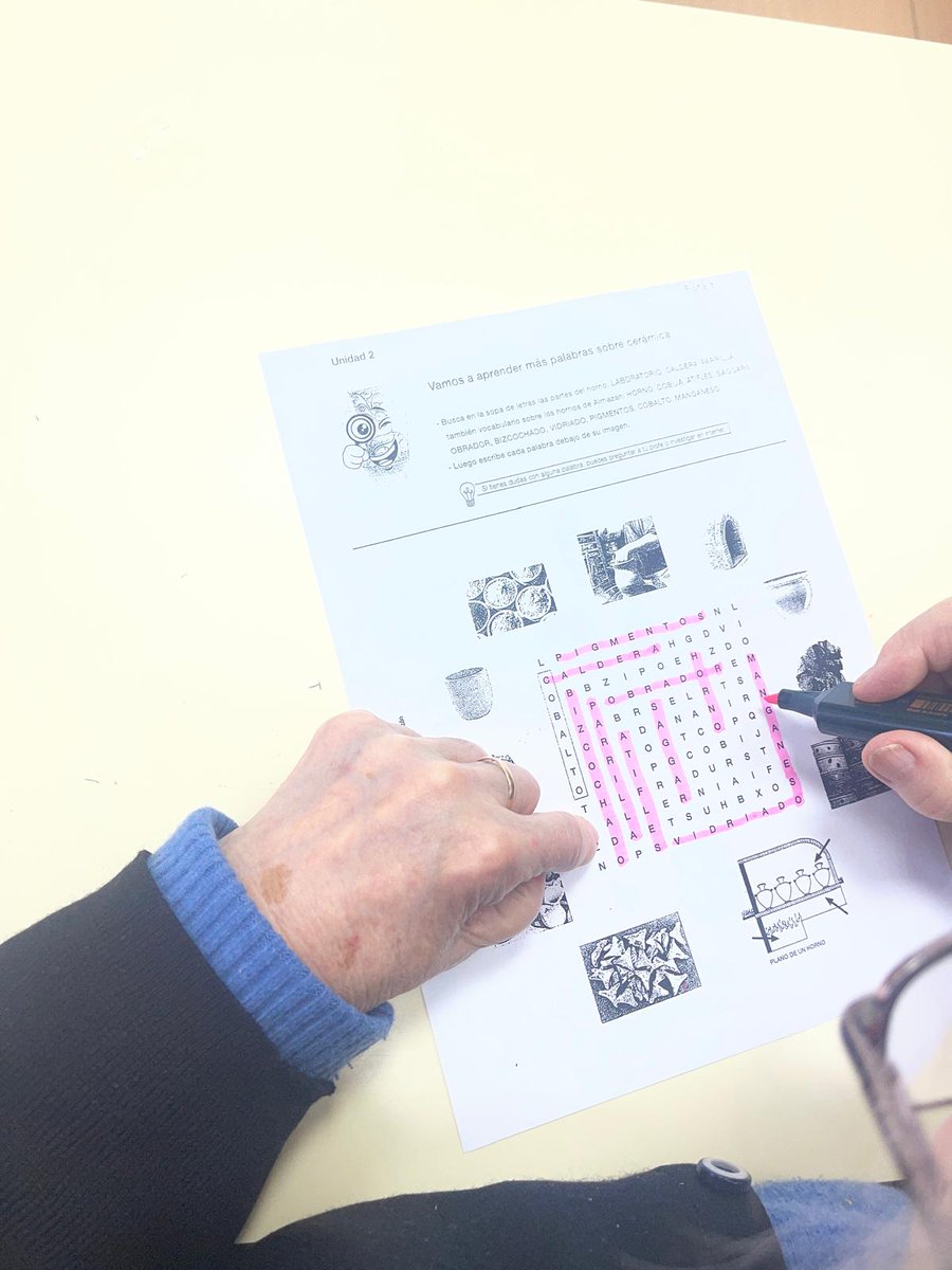 El alumnado de C. Básicos de varios grupos se documenta sobre la <a href="/ceramicaalmazan/">Cerámica de Almazán</a> a través de vídeos 🎥, kahoots 📲, pasatiempos ✏️ y lecturas comprensivas 📚.  Y ya  avanza en la creación de cuentos ✨ que formarán parte del libro "Las aventuras de Palmi" 📖.
<a href="/PlantateAlmazan/">PLÁNTATE EN ALMAZÁN</a>