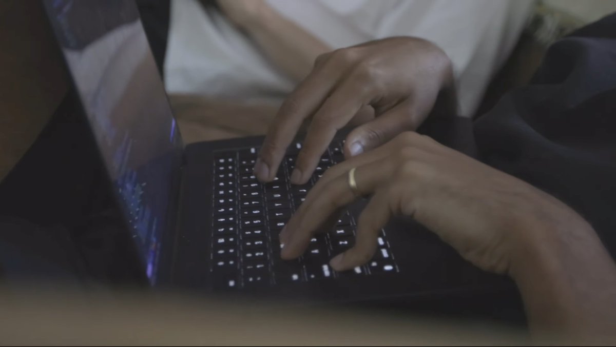 If the founder’s pinky doesn’t work like this… don’t invest.