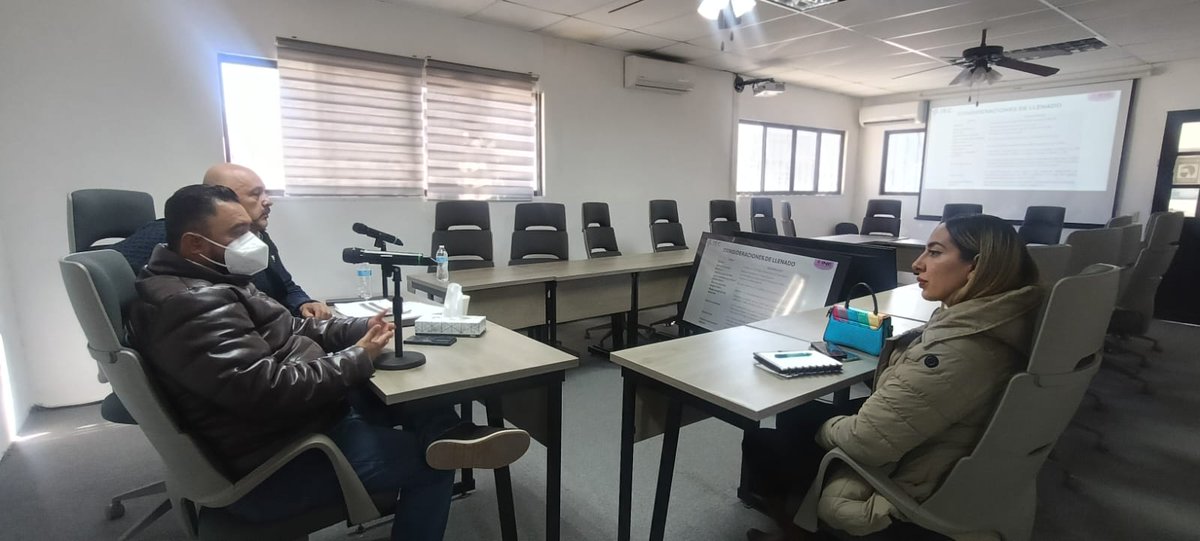 04JDECoahuila's tweet photo. #Entérate
Esta mañana el Lic. Jesús Alberto Robledo Valero, VE y el Lic. Pedro Ariel Tijerina Montes, VOE, sostuvieron reuniones de trabajo con los  Comités Distritales 13, 14, 15 y 16 del IEC, para analizar en conjunto divrersos temas del PEL 2025-2026. https://t.co/V1F9zjnhon