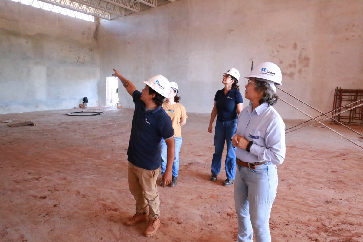 INBIOPY's tweet photo. La gerente General del INBIO, Ing. Agr. Estela Ojeda, realizó un recorrido por las instalaciones en construcción del Parque Tecnológico INBOTEC, en Encarnación, dpto. de Itapúa para ver los avances en la obra y constatar los equipos que ya se están montando en el proceso. https://t.co/JEYDRDPs27