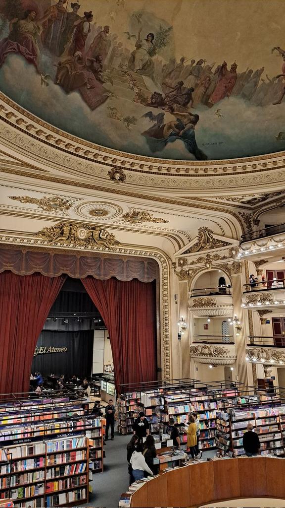 el ateneo grand splendid en av santa fe, buenos aires 🫶🏻