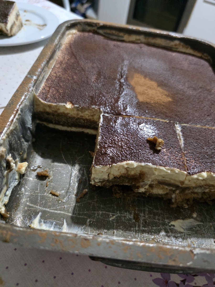 En la cafetería hoy estamos de promoooooooo!!! Tiramisuuuuuu caseroo yeiiiiii☕️