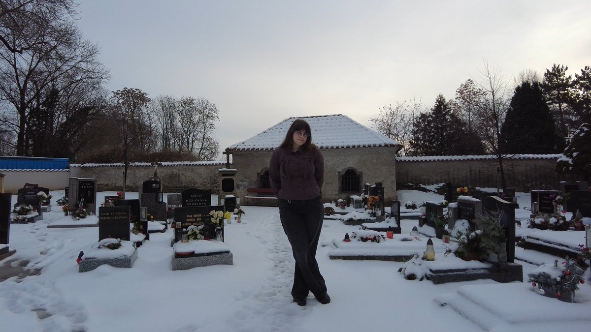 a volte devi solo spararti le foto in un cimitero