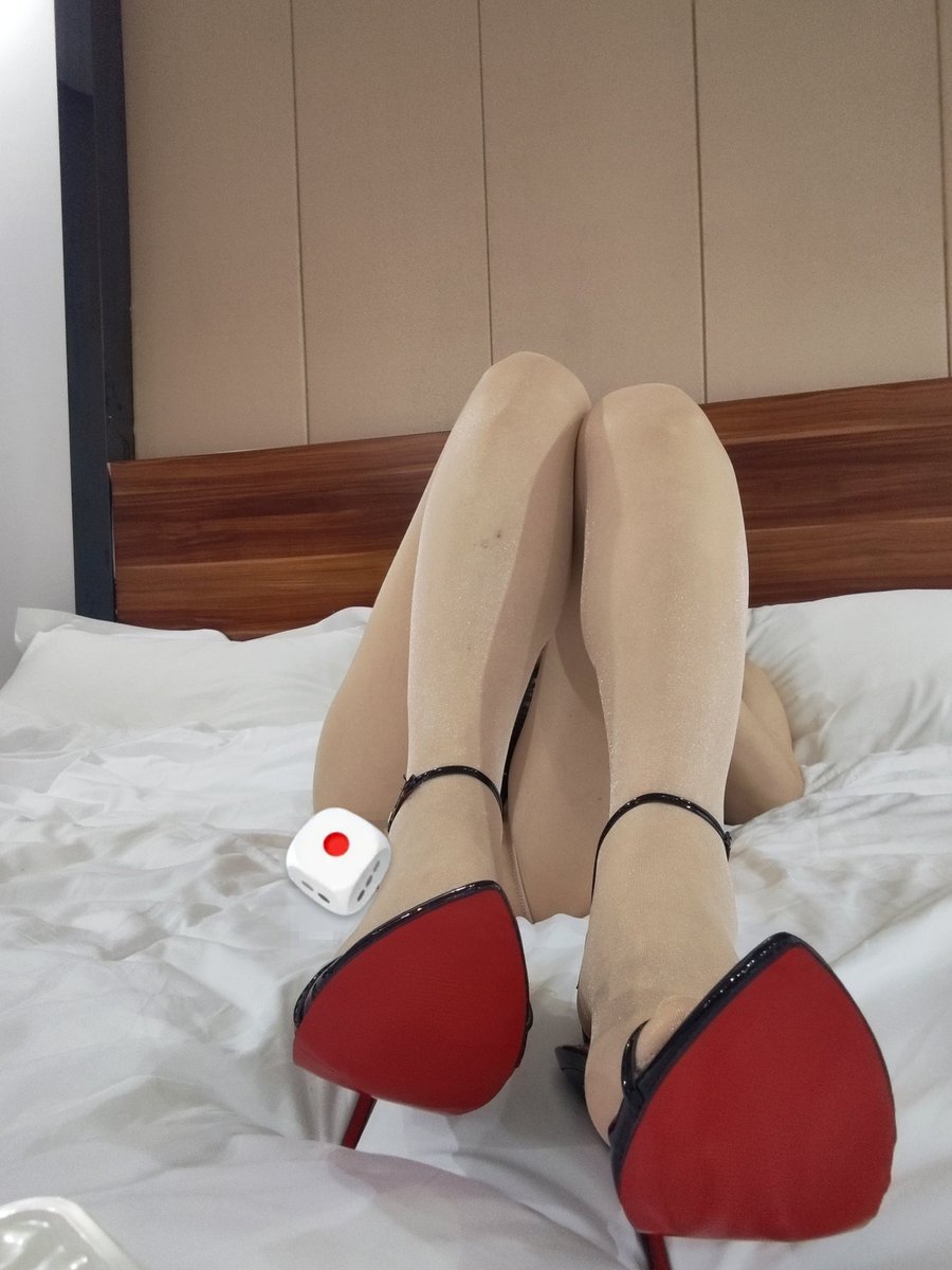 smsz787's tweet photo. 不知道谁寄来的鞋子，好看嘛？
#高跟鞋 #丝足 #SM #女王 #虐恋 #深圳 #广州 https://t.co/wVF2FLZKrZ