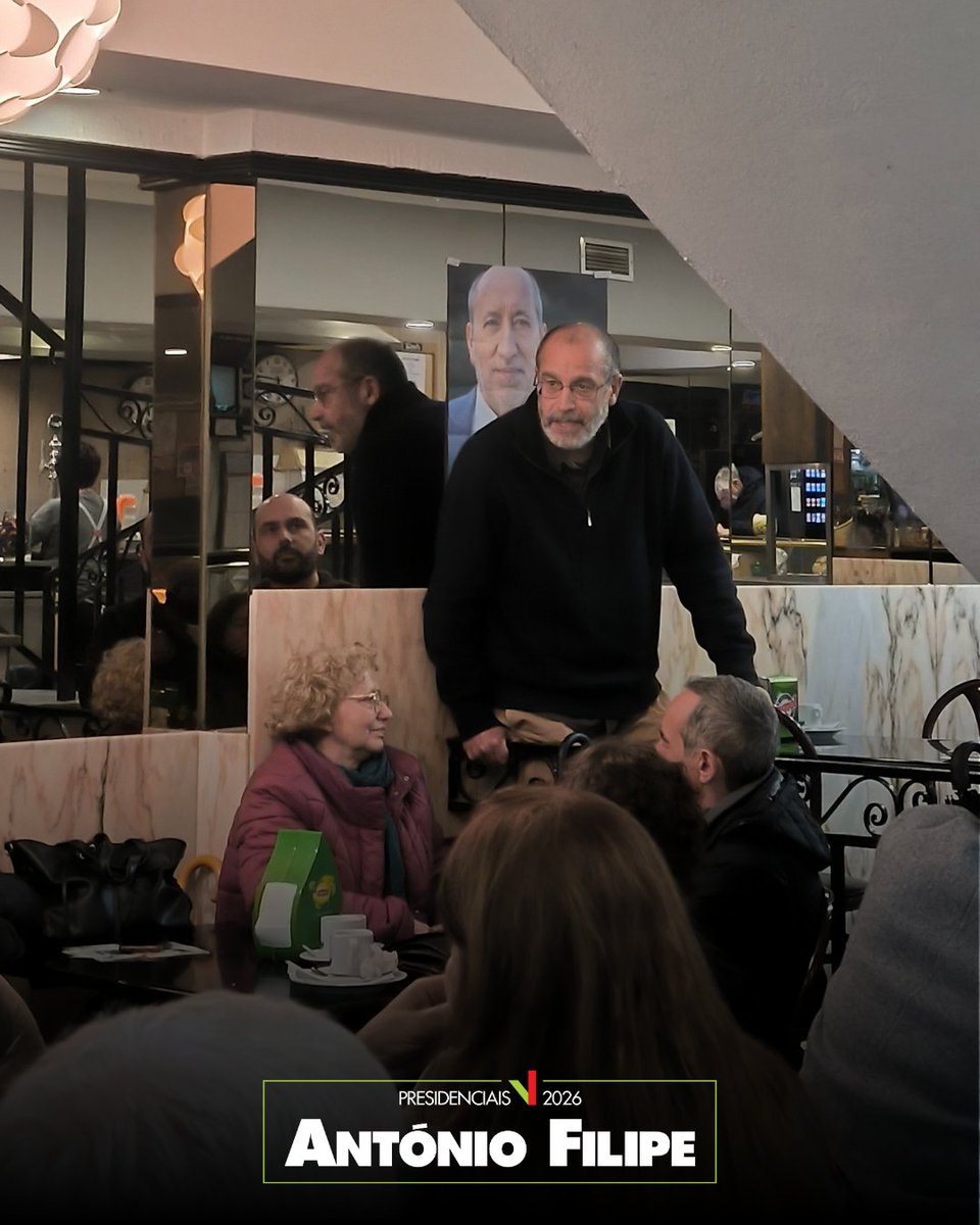 VR_pcp's tweet photo. À conversa com Manuel Cunha, mandatário regional da candidatura de António Filipe às eleições presidenciais.

A importância da Constituição da República Portuguesa, a agricultura e os baldios e os anseios dos jovens foram alguns dos temas abordados.

Domingo, vota António Filipe! https://t.co/xMGewgcJoy