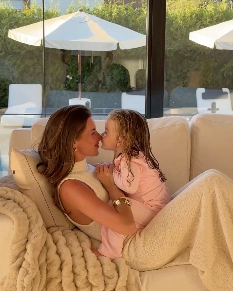 redlightfairy's tweet image. 