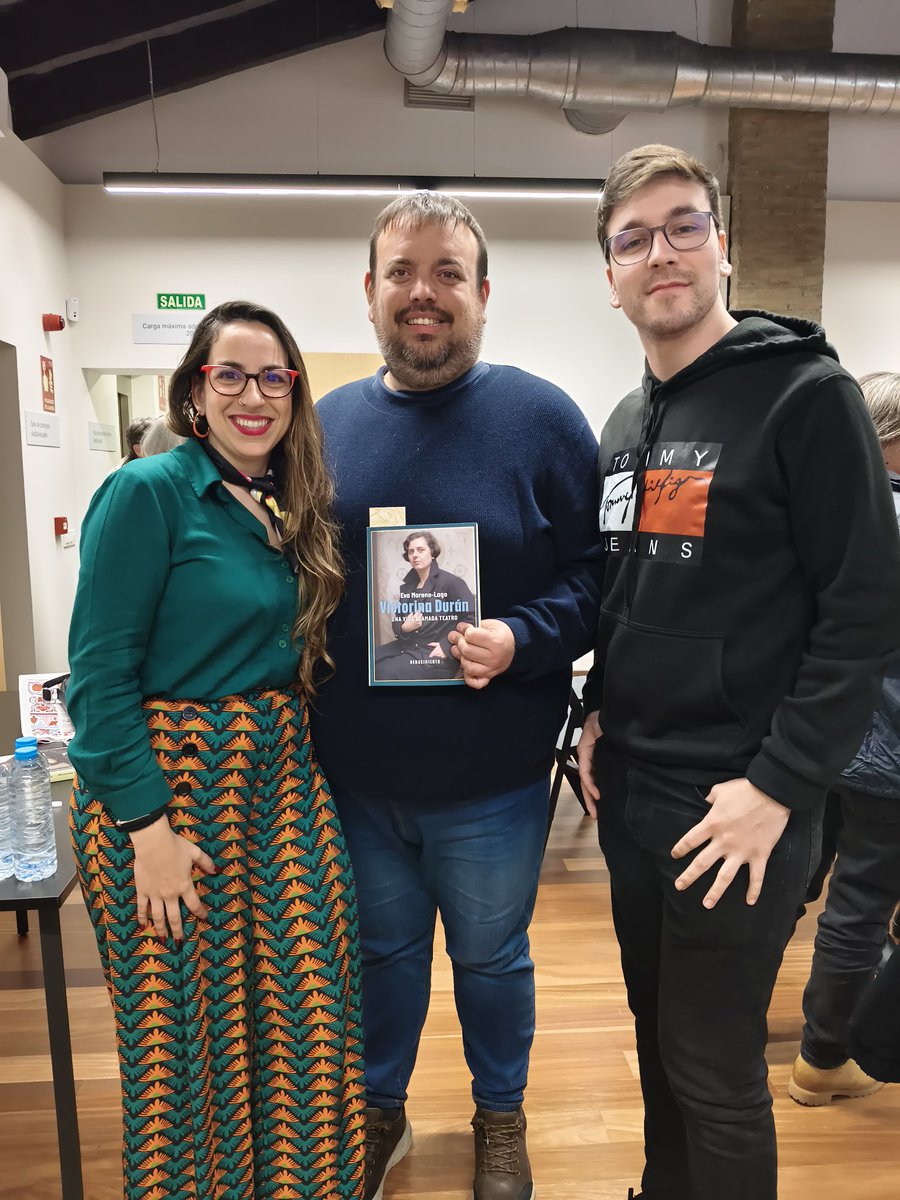 CLGS_SAFOR's tweet image. Hui hem acudit a la presentació del llibre sobre Victorina Durán, dona lesbiana pionera a Espanya, escrit per Eva Moreno-Lago. Visibilitzar els referents és fonamental per garantir la memòria històrica i els drets LGTBIQ+. L'acte ha estat organitzat Dissidents