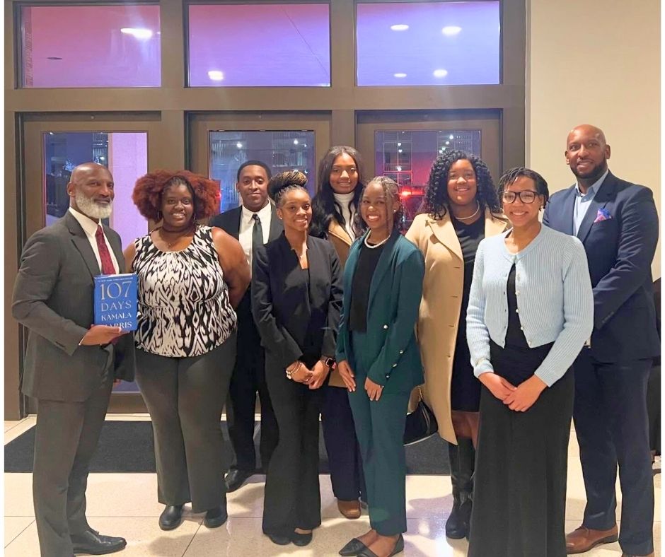 JPSDistrict's tweet photo. Our Student Board of Reps attended the Kamala Harris Book Tour on Jan. 14 with Dr. Errick Greene and Dr. William Merritt IV. Thanks to Reps. Gibbs, Mumford, Blount, Washington, Summers, Nelson, and Bell for making it possible. 💙📖 #TeamJPS #ScholarLeaders https://t.co/ufrFZZ0lCj