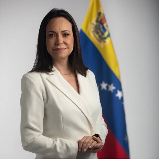 noito67's tweet photo. @Juanegron @POTUS Los hijos de ella pueden vivir aquí pq al ser parte del Cartel no corren peligro ¿Quien no sabe eso?. Hablan paja pq su único "argumento" es el discursito rancio para los despojos que los siguen. Y si, es verdad MARIA CORINA LOS TIENE LOCOS, y TRUMP LOS TIENE COMIENDO EN LA MANO. https://t.co/TzQXufQ3z5