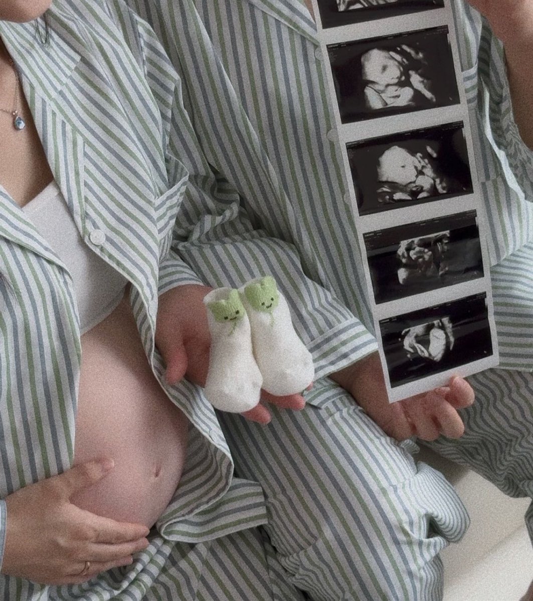 HoodWoIf's tweet image. | 𝐁𝐋𝐎𝐆 𝐃𝐀 𝐑𝐘𝐔𝐉𝐈𝐍, 𝐀𝐓𝐔𝐀𝐋𝐈𝐙𝐀𝐃𝐎 𝐇𝐎𝐉𝐄. 

Meu bebê é… (rufem os tambores)… UM MENINO!