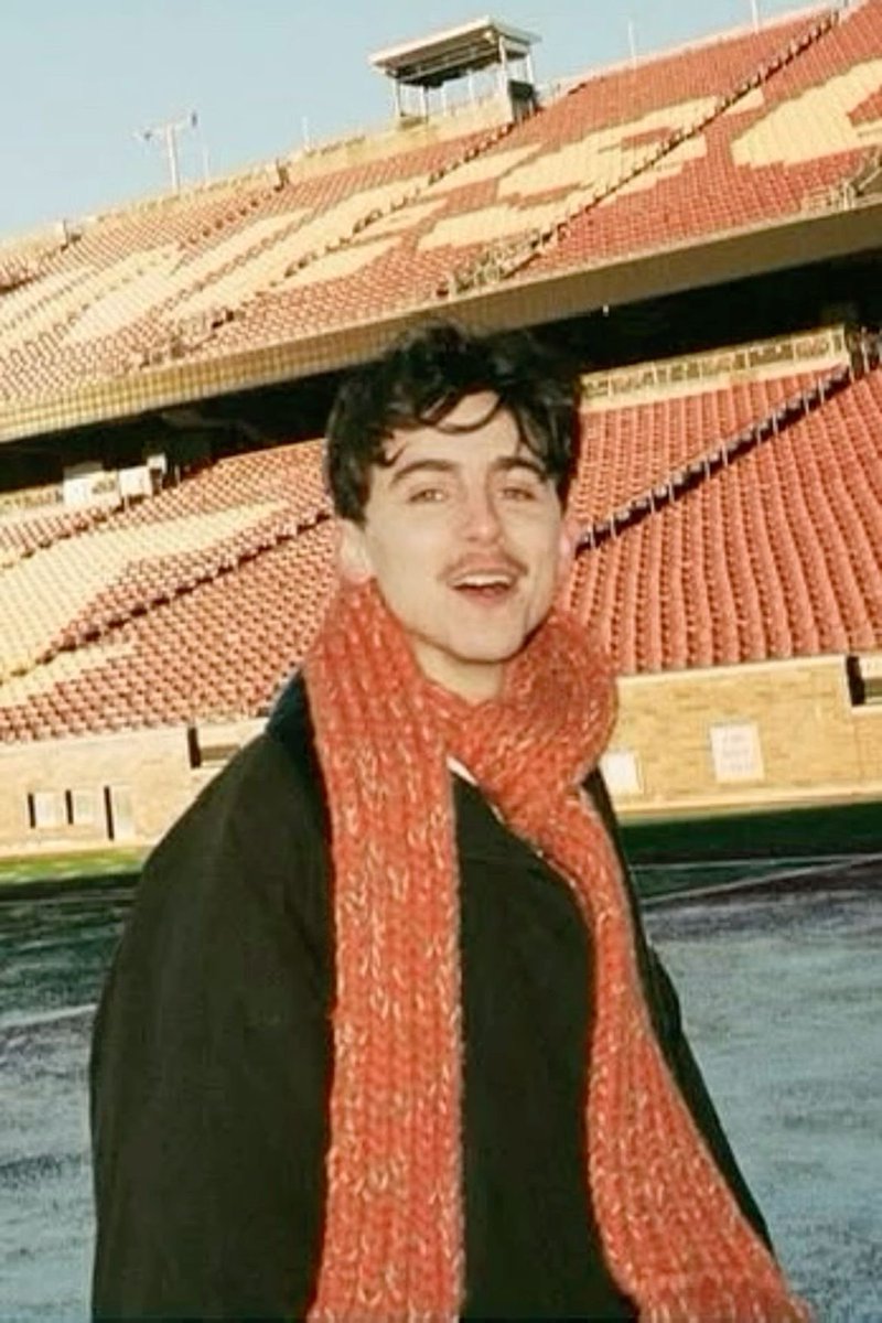 tom_1884's tweet image. me vs. My fav album💚