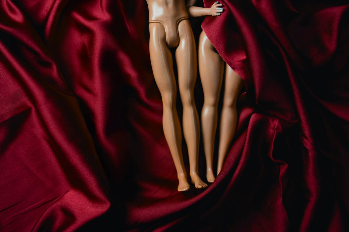 27. janvārī <a href="/dirtydealteatro/">Dirty Deal Teatro</a> notiks pirmie dramaturģijas lasījumi jaunā ciklā “Sekss un Latvija”, kurā dramaturgi un citi skatuves mākslinieki prezentēs savas idejas par seksualitātes tēmu.

Vairāk uzzini: kroders.lv/jaunumi/6439