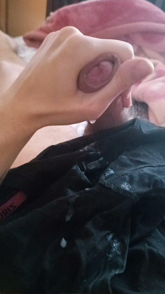 Όποιος θέλει να δει το βίντεο που χύνω στο μποξερακι #retweet and #σχολιο 
💦😝😈😏😉