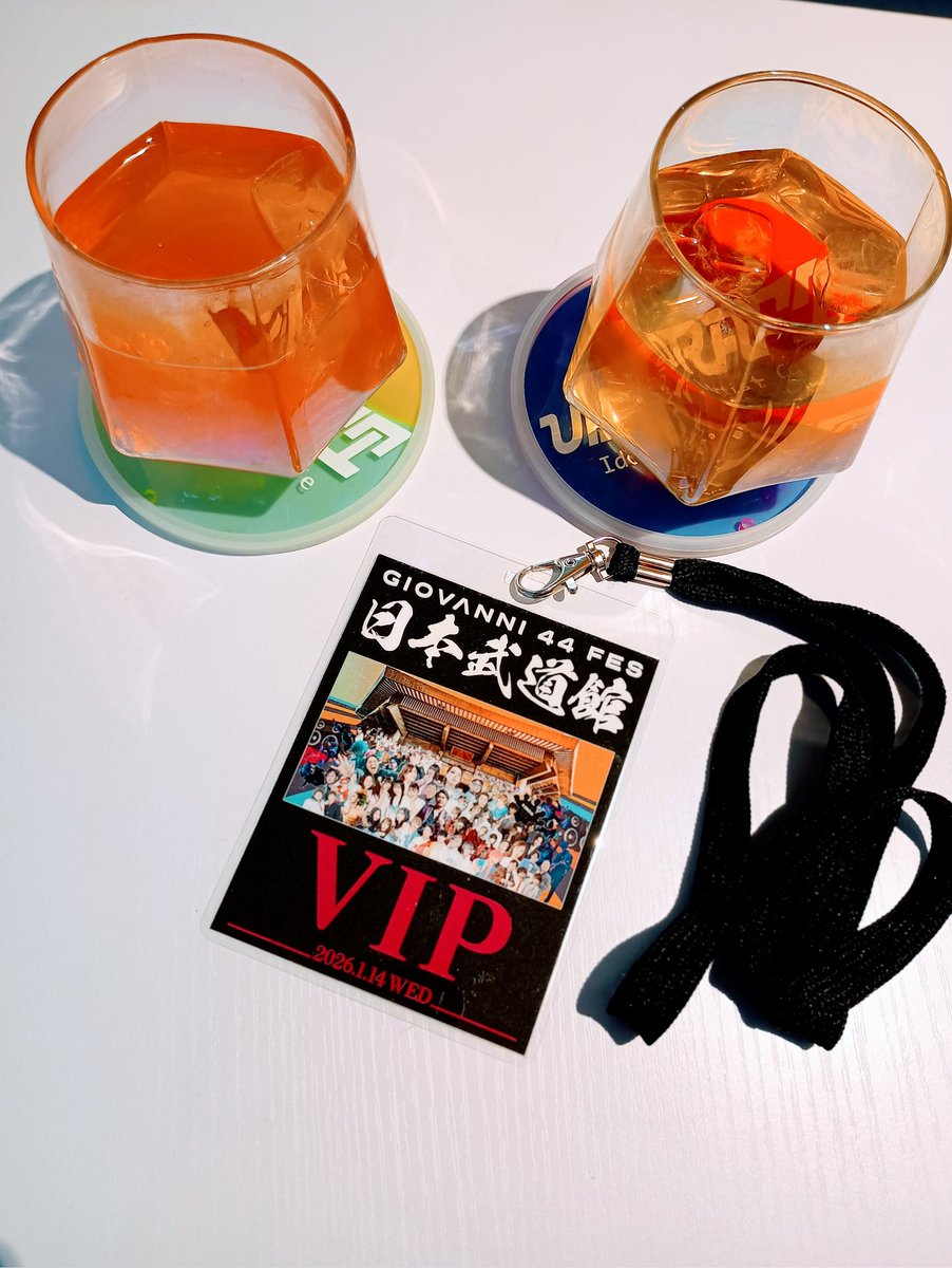 Shin000x's tweet photo. 駒込ライブバーへ推しの労いに。
武道館ライブ翌日、
他のファンの方々も
メンバーに会いに来店され、
お疲れ様な中、和ませてくれました。

推しの理想とするアイドル像への
強い想いがさらに高まる経験で
あったのではないかと、
推しの噛みしめた言葉1つ1つが熱く、
秘めた心情の1片を感じました。 https://t.co/64IZ8GJ6wL