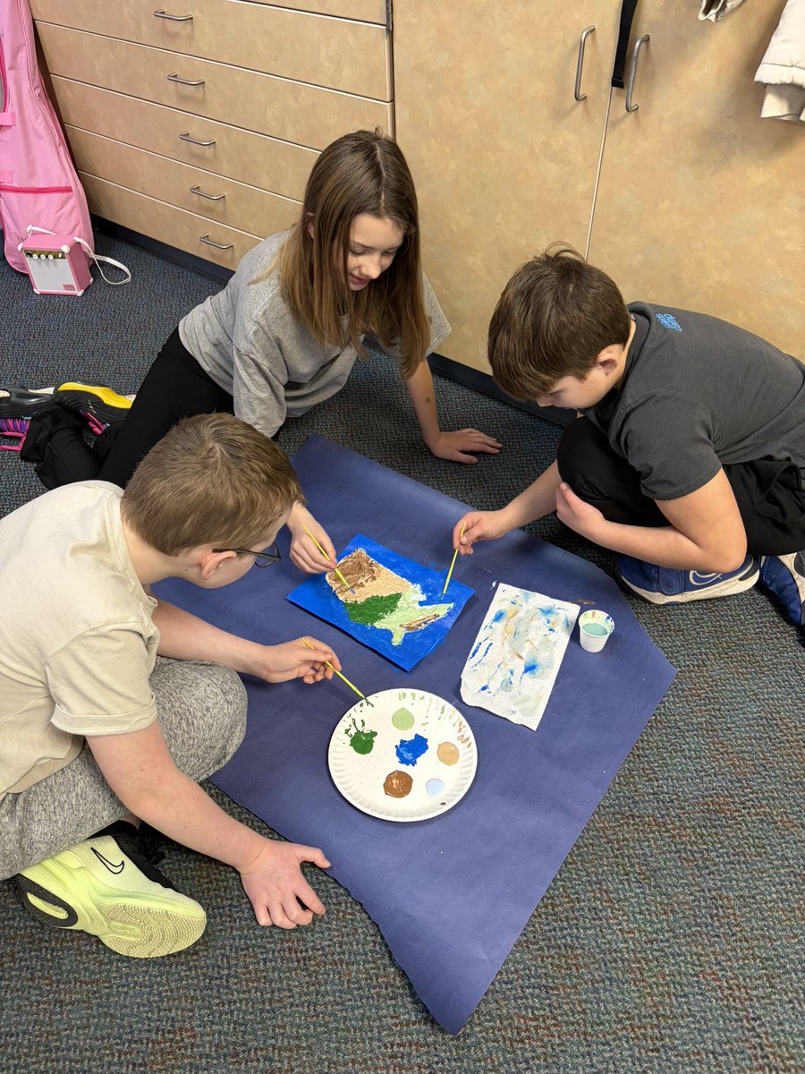 HillmanClass's tweet photo. @Rosshr05 @JBS_Principal 
I enjoyed helping Mrs. Cooksey’s 4th graders with their landform salt maps. Loved the engagement and collaboration among these students. https://t.co/24y74nd7e2