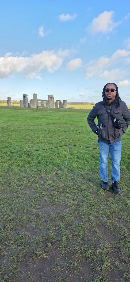 Tsquare_24's tweet photo. 🏴󠁧󠁢󠁥󠁮󠁧󠁿 England 🏴󠁧󠁢󠁥󠁮󠁧󠁿 

Stonehenge 🪨 - Hiking 🏟 - Views 🌁 - Igloo Boat 🛶 - Palace 🏰 - New Year Masquerade Party 🎭 🎉

#England #ɴᴇᴡʏᴇᴀʀ2026 #Stonehenge #SimplePhysics #Travel https://t.co/89wMNbe3HZ