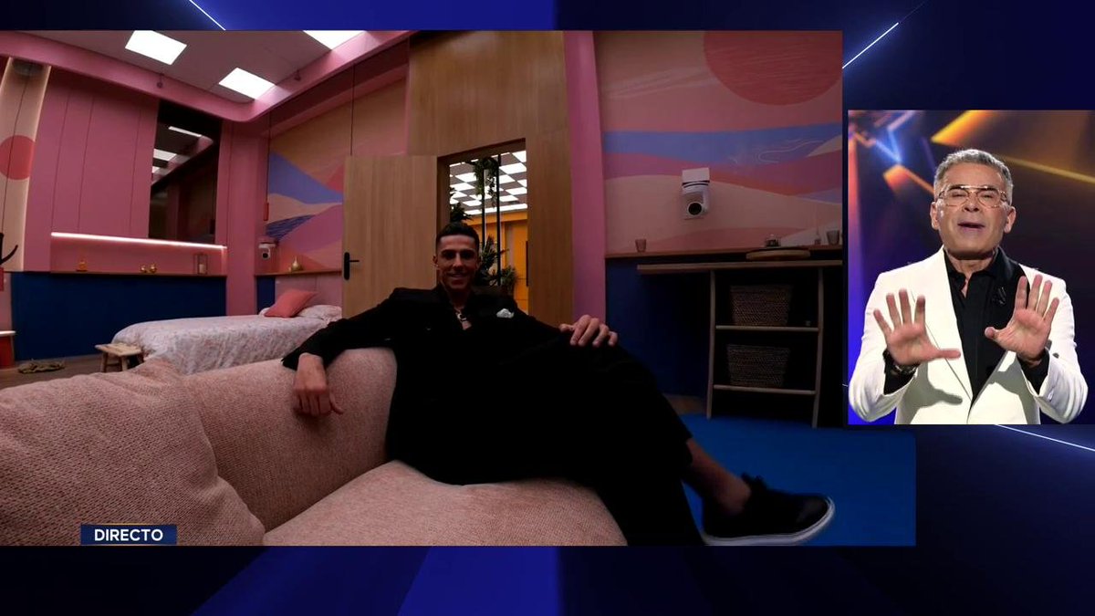 Yo esperando a que me hagan la foto del DNI:

#GHDúoGala2