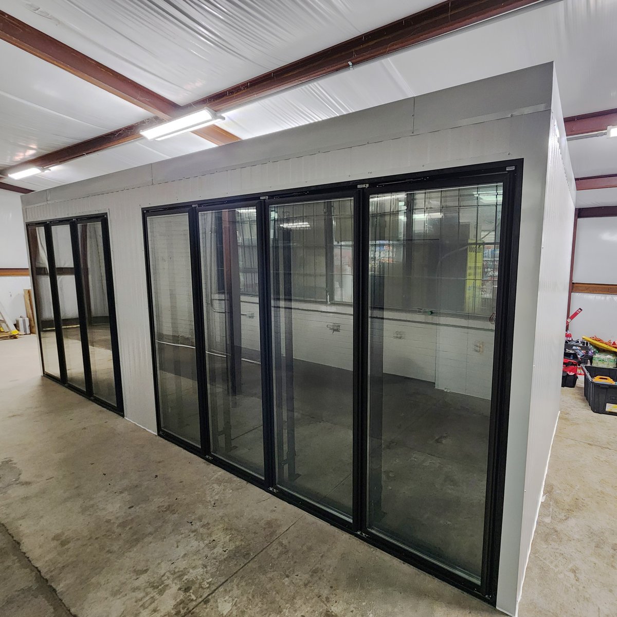 AllCoolers's tweet image. Chill out with our latest project!

Handy Stop in Bastrop, LA just got an upgrade! Check out this sleek 8'8"x21'x8'H walk-in cooler with top-tier features. Ready to elevate your space? Contact us at allprocoolersllc.com!

#AllProCoolers #WalkInCooler #CoolerUpgrade