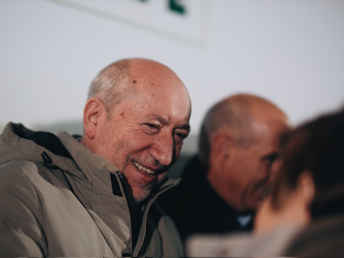 AntonioFilipe's tweet photo. Foi um verdadeiro mar de gente na Rua de Santa Catarina. Rostos confiantes, passos firmes, vozes unidas. No coração do Porto sentiu-se a força de quem não desiste e de quem está na política por compromisso sério com o povo.
A energia foi clara, a confiança também: a nossa candidatura cresce porque diz o que é e faz o que diz. Sem truques, sem promessas vazias. Com coragem, coerência e respeito por quem trabalha e vive do seu trabalho.
A arruada mostrou vontade de mudar, mobilização e esperança organizada. Cada aperto de mão, cada palavra de incentivo, cada sorriso foi um convite ao voto consciente e determinado.
Agora é transformar esta onda de gente em força nas urnas. Do Porto para todo o país, levamos esta confiança connosco.