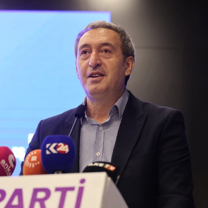 tekhabermerkezi's tweet image. DEM Partili Tuncer Bakırhan:

“Suriye bile SDG’nin silah bırakmasını istemezken Türkiye'ye ne oluyor?”

#TuncerBakırhan #OzSin #Dilan #FatihÜrek #THM