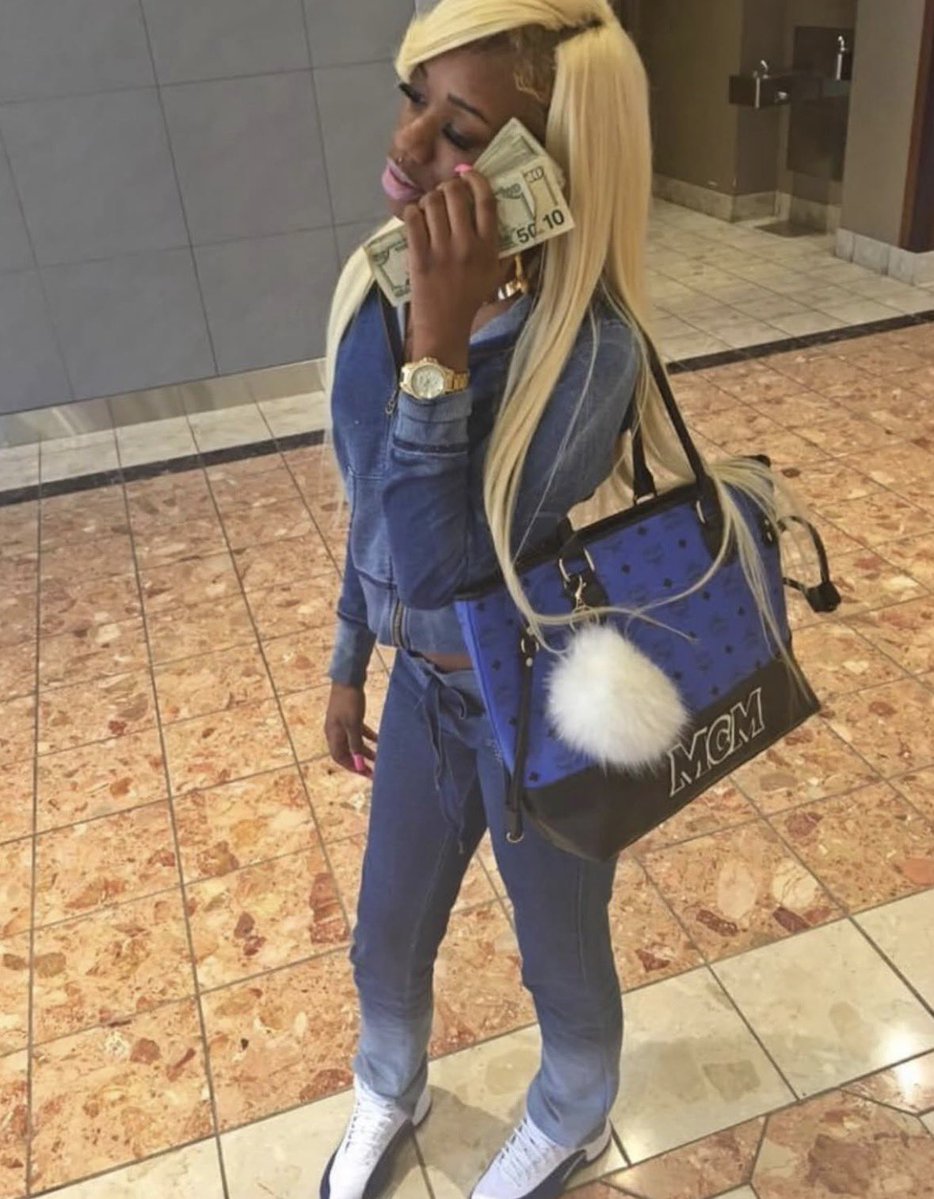 SexyyRed314_'s tweet image. Hurd we takin it back today 💋💋