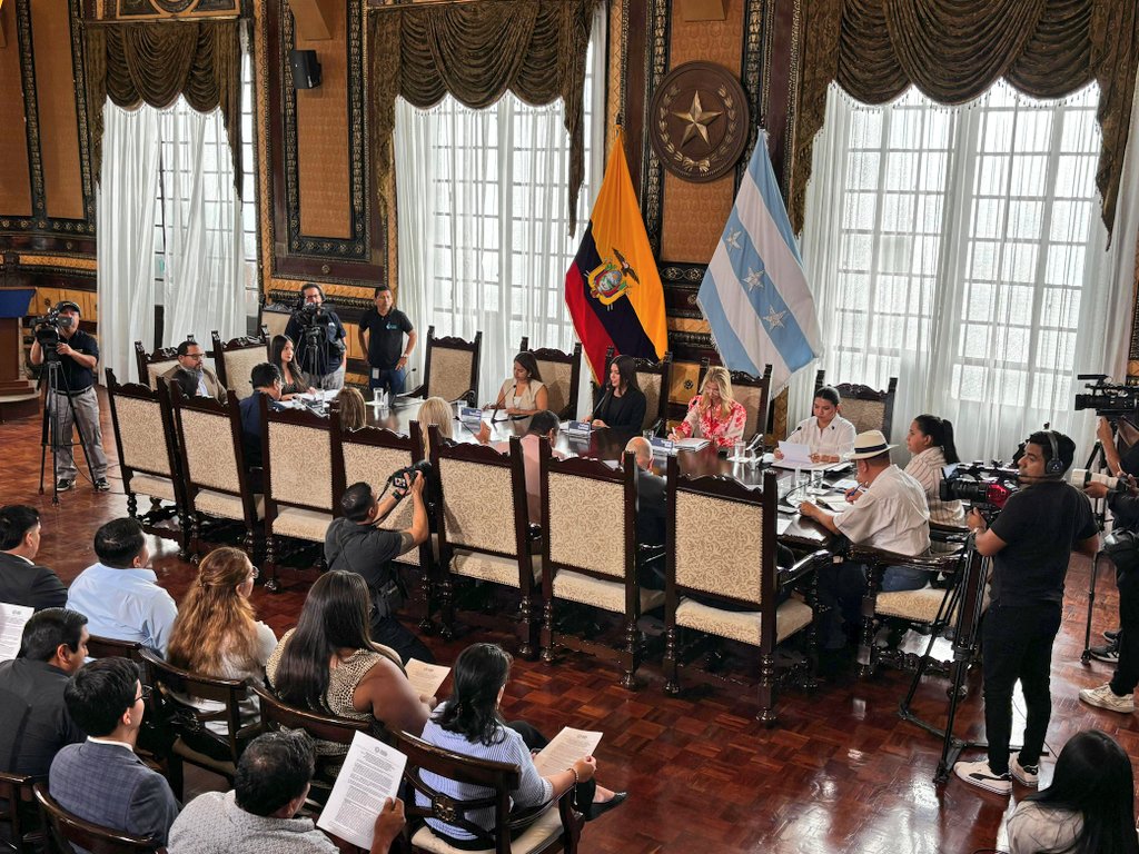 En la Sesión de Concejo #150 aprobamos la actualización del catastro municipal y uso de suelo de diversos predios 🏙️

Esta decisión nos permite ordenar la ciudad, atender predios que impulsan el desarrollo económico y planificar con responsabilidad.
#CiudadDeTodos 💙