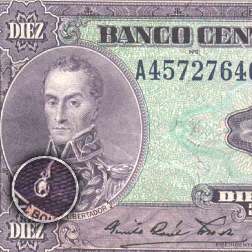 WalterVMG's tweet image. Este es el medallón que el general Gilbert du Motier, marqués de Lafayette entregó a Simón Bolívar. Fue un obsequio de George Washington Parke Custis (hijo adoptivo de George Washington) al Libertador, en reconocimiento a su lucha por la independencia de Sudamérica.

El medallón…