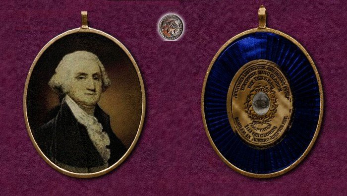 WalterVMG's tweet image. Este es el medallón que el general Gilbert du Motier, marqués de Lafayette entregó a Simón Bolívar. Fue un obsequio de George Washington Parke Custis (hijo adoptivo de George Washington) al Libertador, en reconocimiento a su lucha por la independencia de Sudamérica.

El medallón…