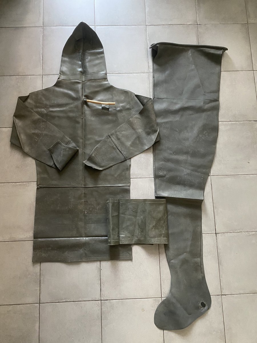 For all lovers heavy rubber bondage and suits 
Perfect item with good price! 

Hurry up and buy and enjoy 😎

ebay.com/itm/1776767529…