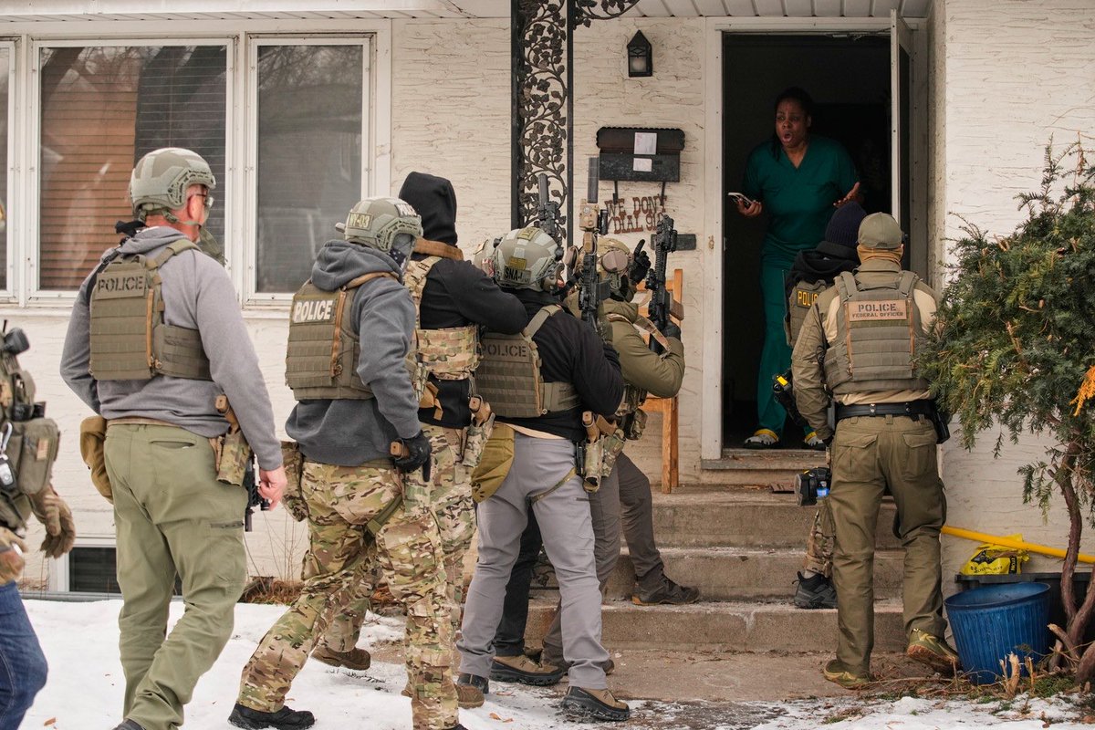 Phil_Lewis_'s tweet image. ICE agents terrorizing Minneapolis neighborhoods, in photos 
theatlantic.com/photography/20…