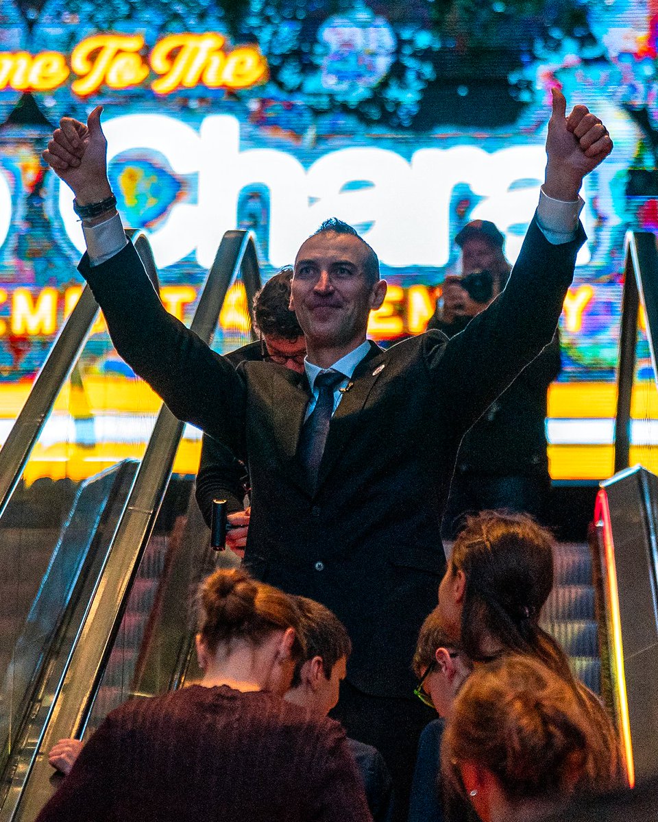 NHL's tweet image. The man of the hour has arrived 🐻

Zdeno Chara is in the building!